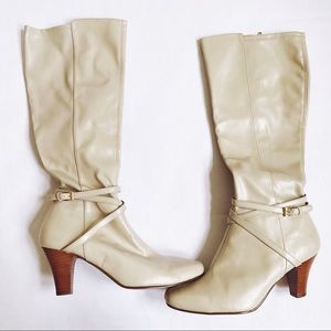 Karen Scott off-white women’s fashion boots Size 7M